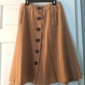 Banana Republic beige contemporary skirt. Size 2